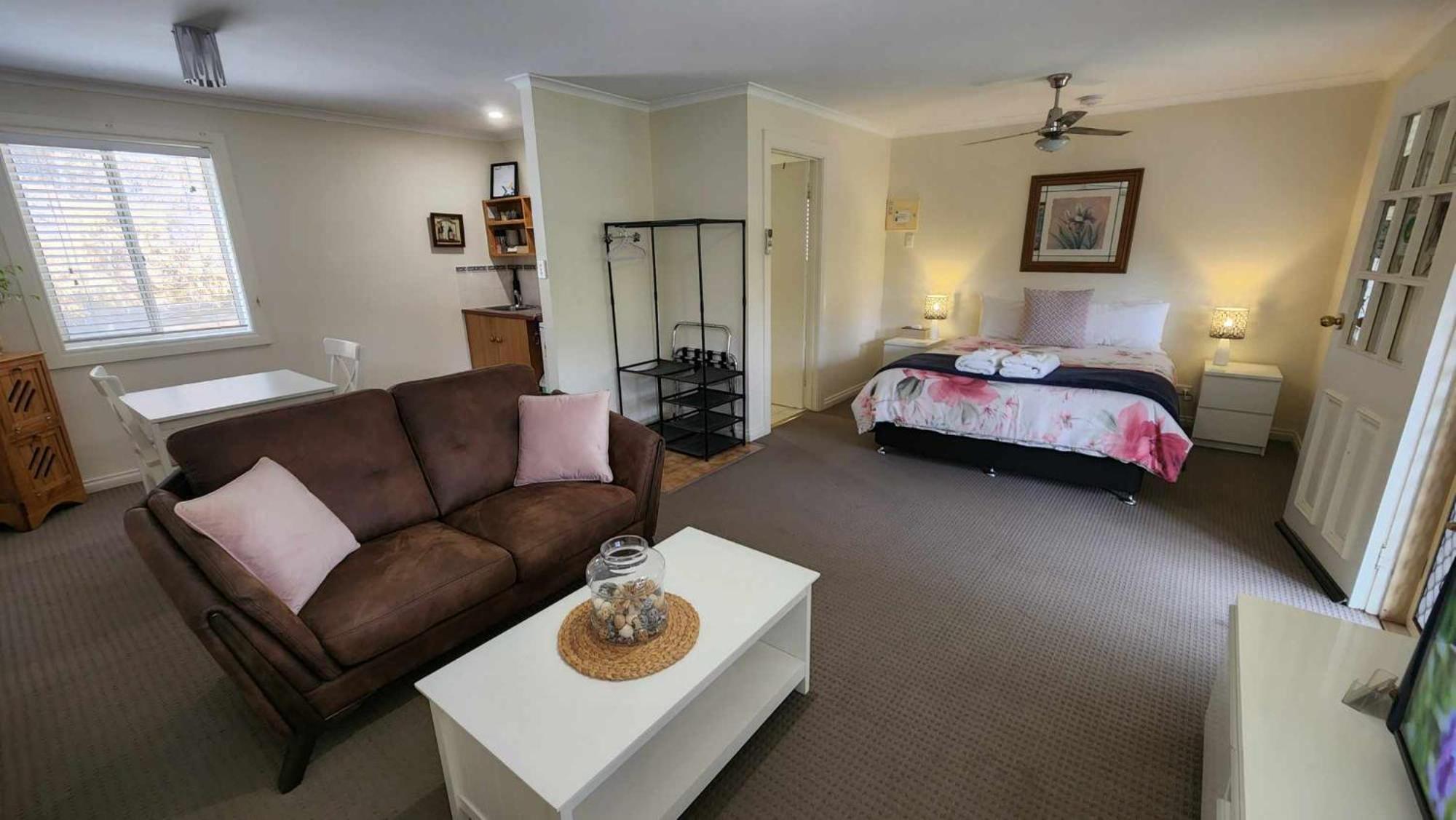 Riesling Trail & Clare Valley Cottages ภายนอก รูปภาพ
