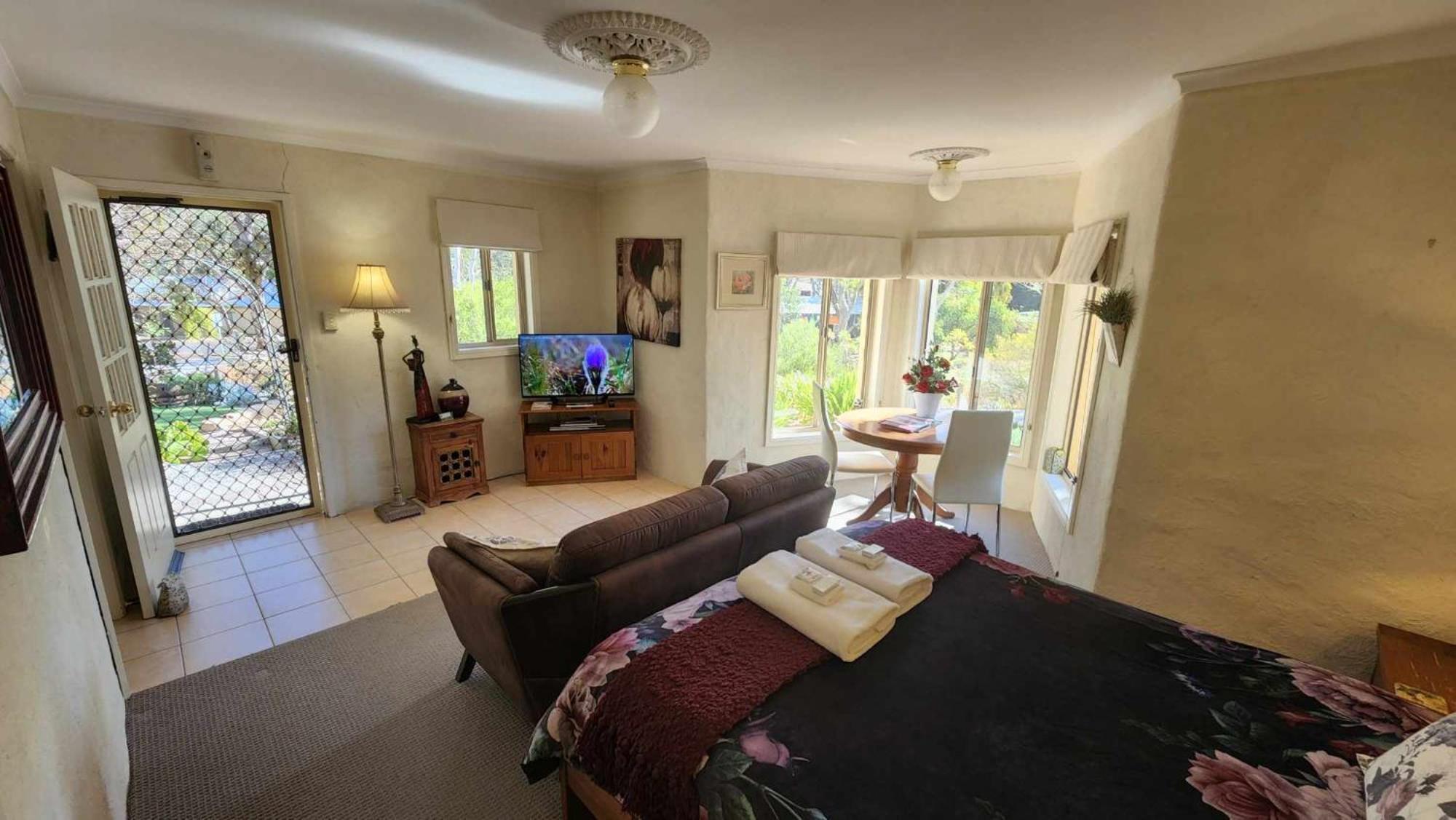 Riesling Trail & Clare Valley Cottages ภายนอก รูปภาพ